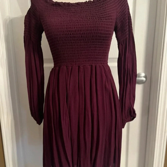 Altar'd State Maroon Red Off the shoulder Smocked Dress. Size small EUC - Picture 7 of 10